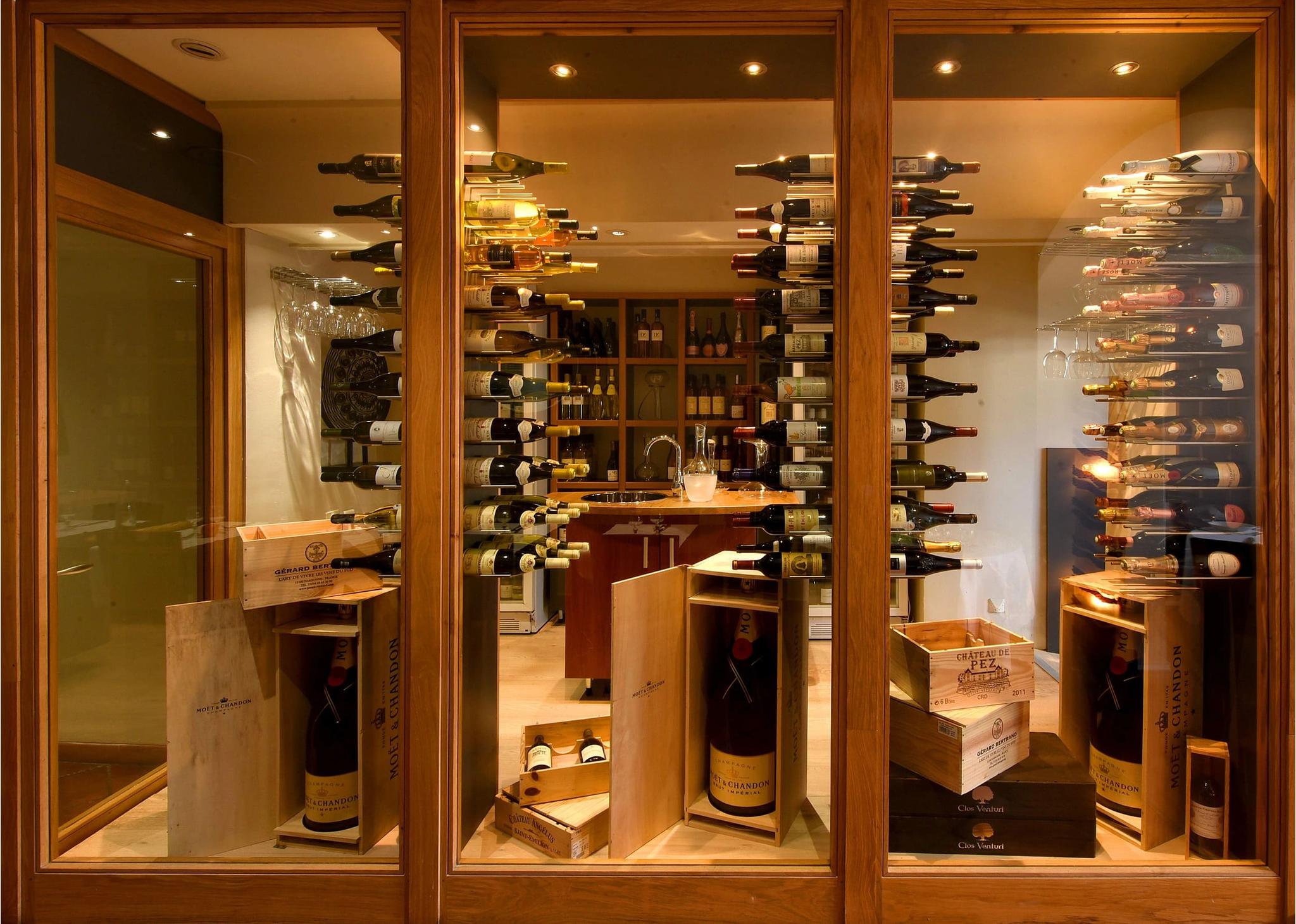 restaurant gastronomique avec grande cave à vin a Bonifacio